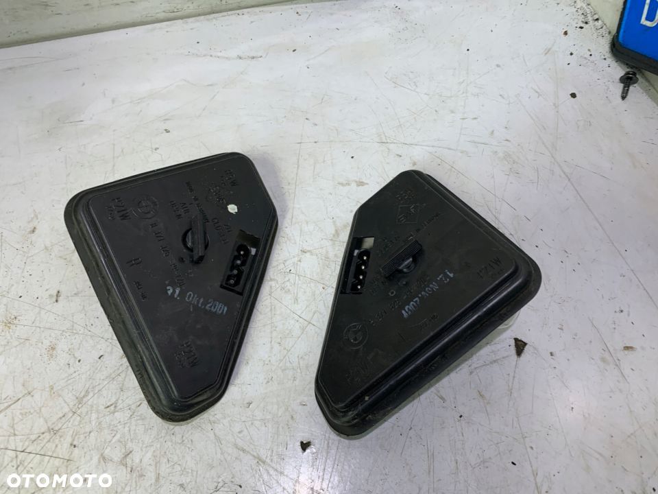 WKŁADY LAMP TYLNYCH W KLAPĘ BMW E39 LIFT KOMBI LED - 2