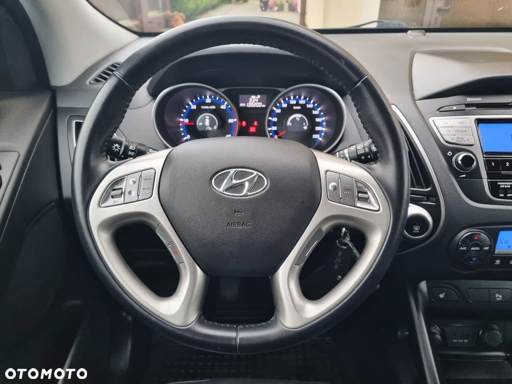 Hyundai ix35 2.0 CRDi 4WD Fifa World Cup Gold Edition - 18