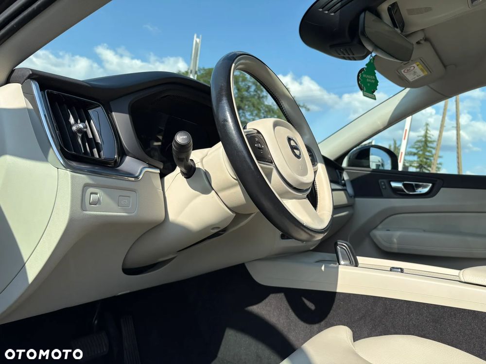 Volvo XC 60 B4 D AWD Momentum - 10