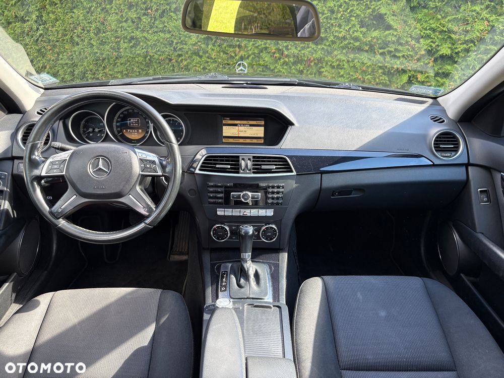 Mercedes-Benz C-Class 2011 photo 2