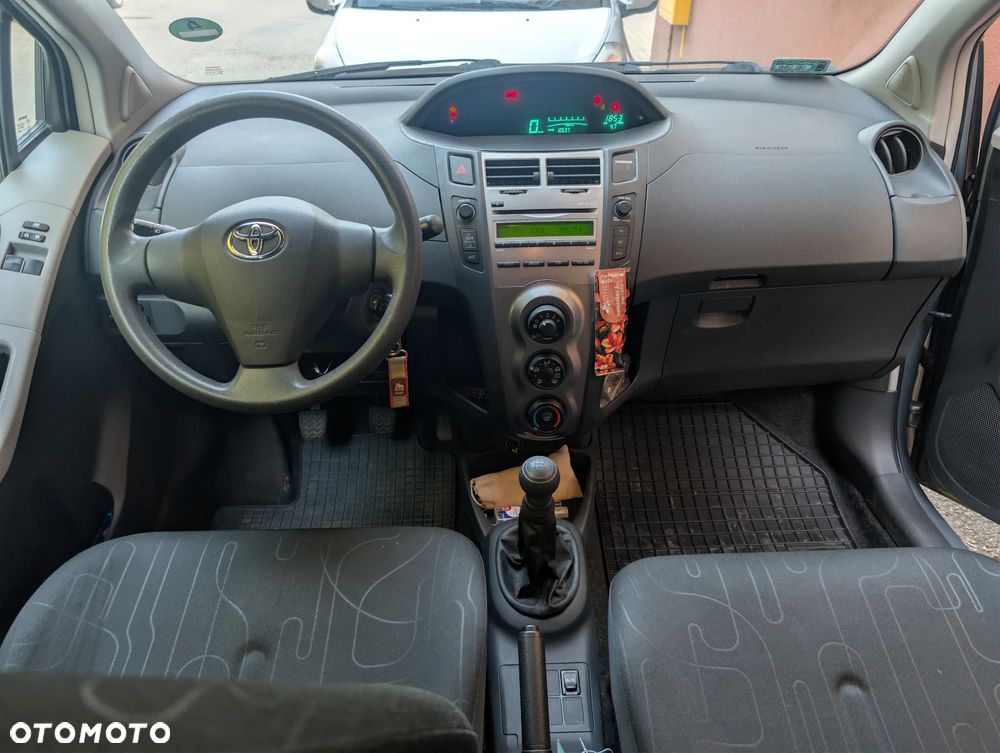 Toyota Yaris - 4