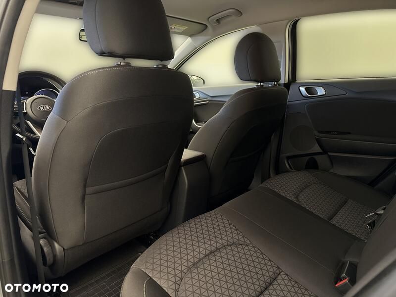Kia Ceed 1.6 CRDi mHEV M - 18