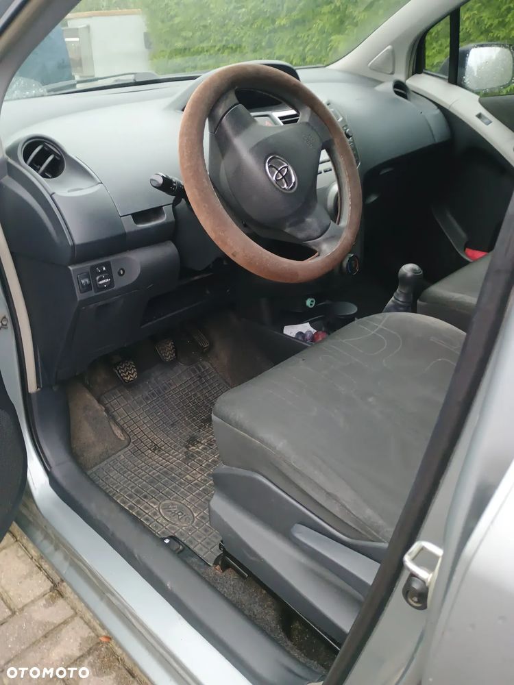 Toyota Yaris - 8