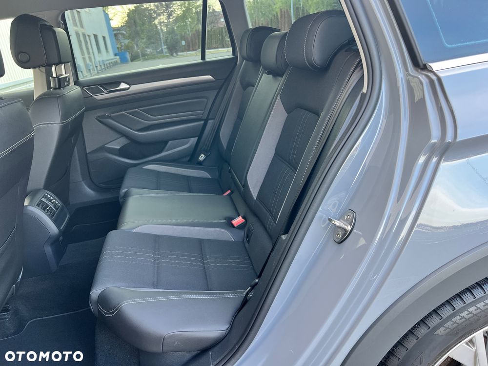 Volkswagen Passat Alltrack 2.0 TDI SCR DSG 4Motion - 17