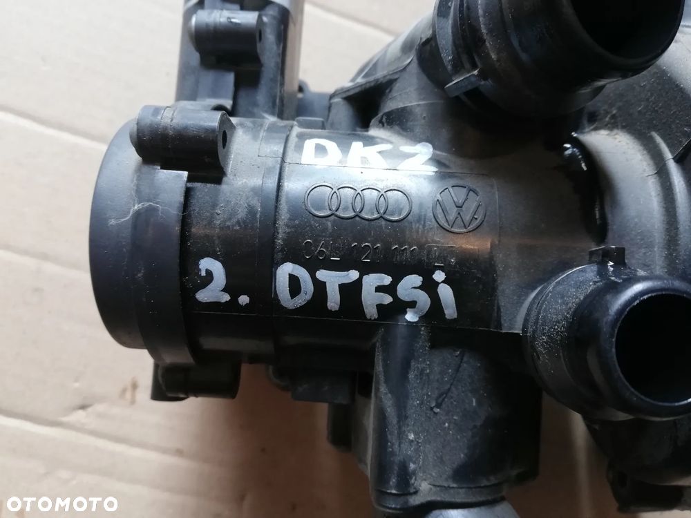 POMPA WODY TERMOSTAT 06L121111L - 2