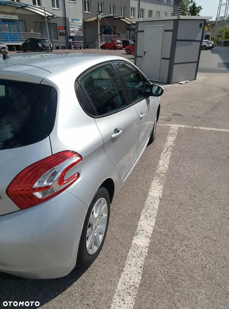 Peugeot 208 - 13