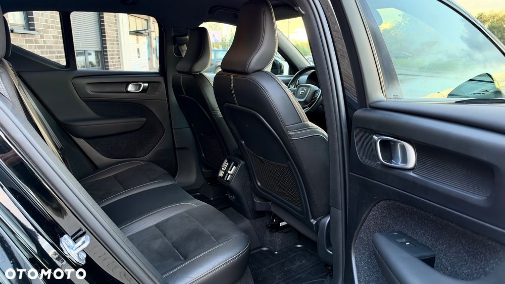 Volvo XC 40 D4 AWD Geartronic R-Design - 31