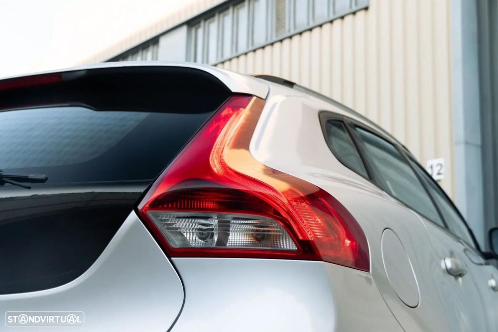 Volvo V40 Cross Country - 37