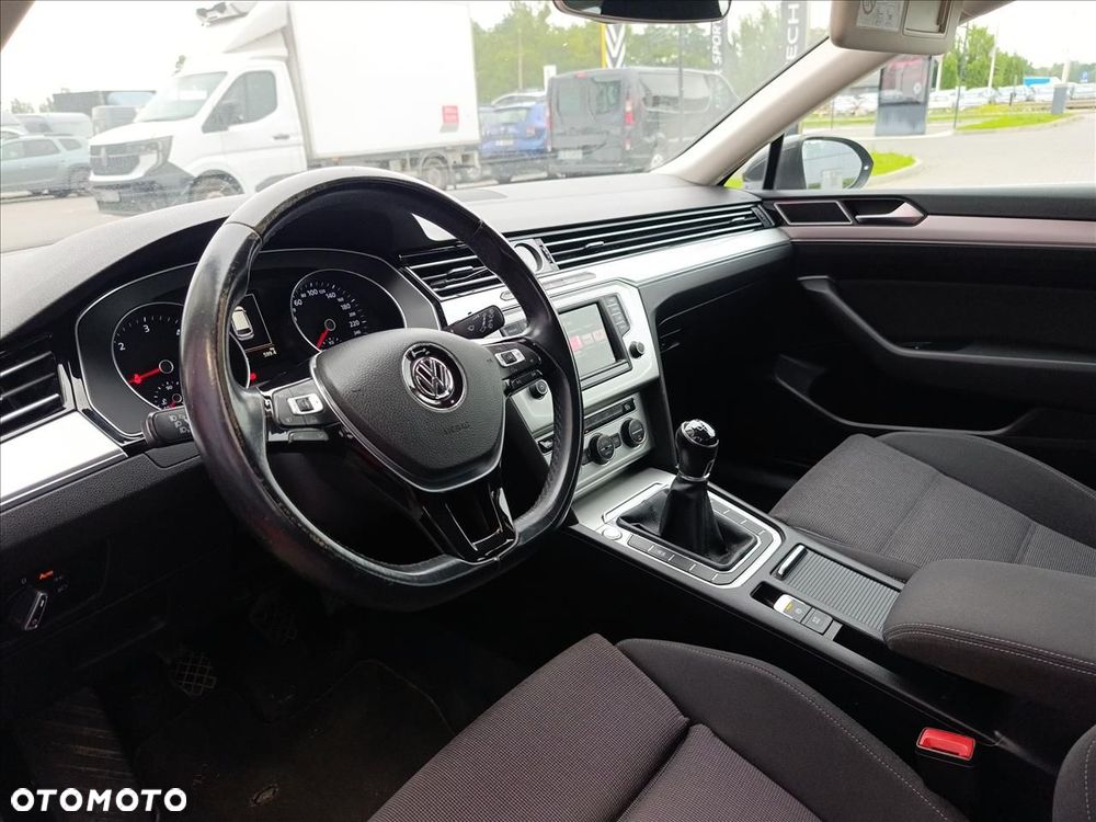 Volkswagen Passat - 9