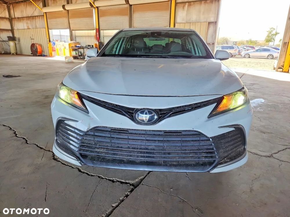 Toyota Camry - 5