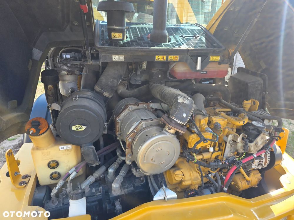 Caterpillar CAT 906 - 11