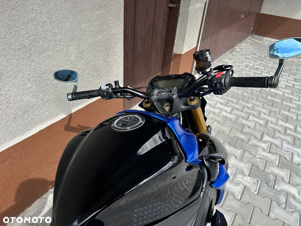 Suzuki GSX - 16