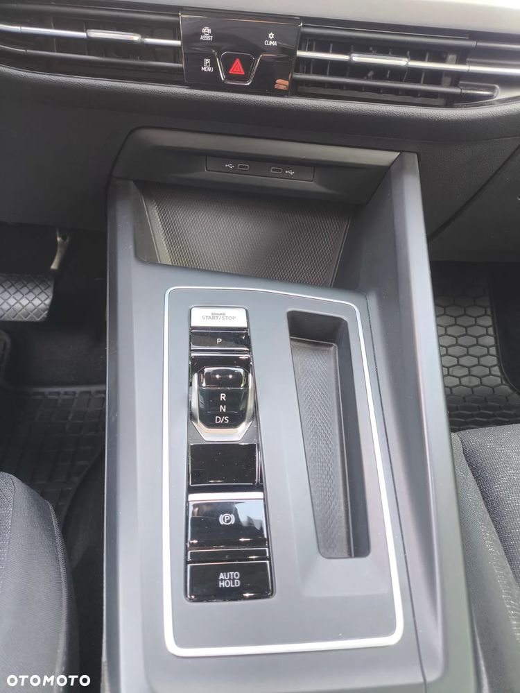 Volkswagen Golf VIII 1.5 eTSI EVO Life DSG - 25