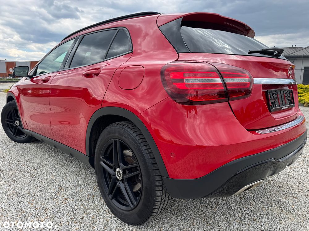 Mercedes-Benz GLA 180 Urban - 13