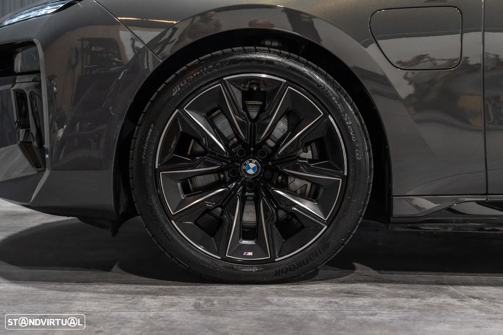 BMW 750 750e xDrive Pack Desportivo M - 35