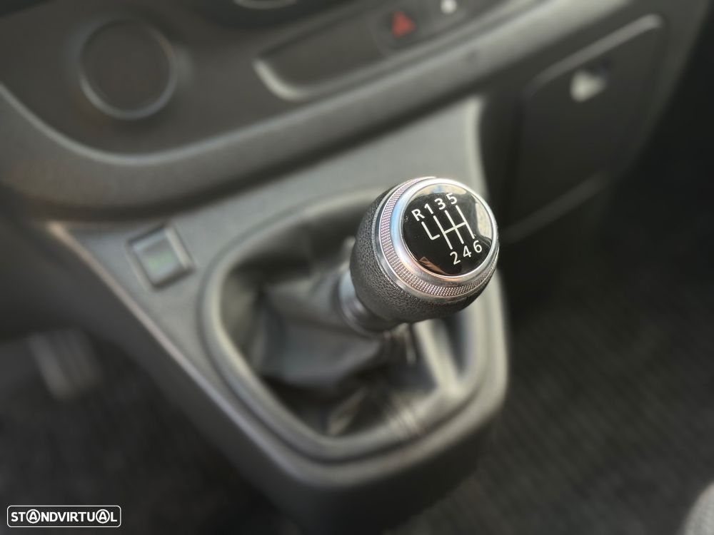 Renault Trafic 2.0 dCi 170cv c/Iva Dedutivel - 17