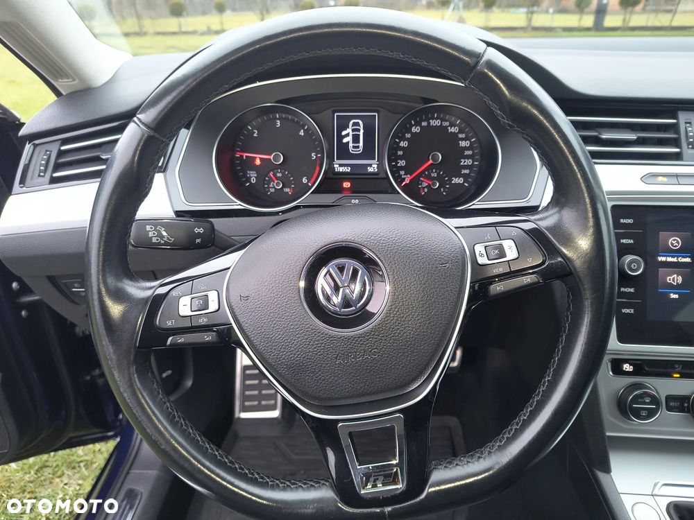 Volkswagen Passat - 12