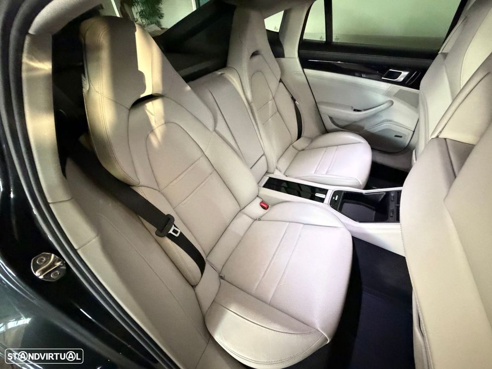 Porsche Panamera 4 E-Hybrid Executive - 30