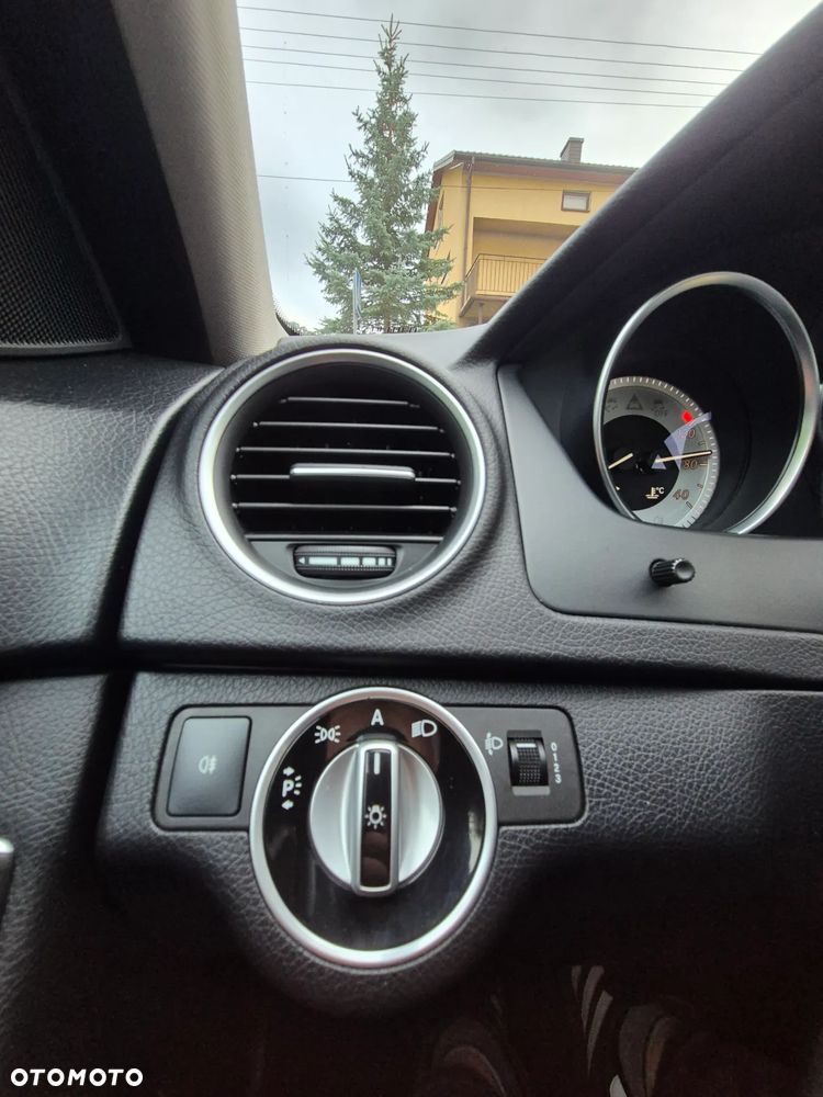 Mercedes-Benz Klasa C 180 BlueEFFICIENCY Avantgarde - 35