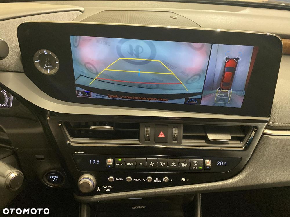 Lexus ES 300h Prestige - 16