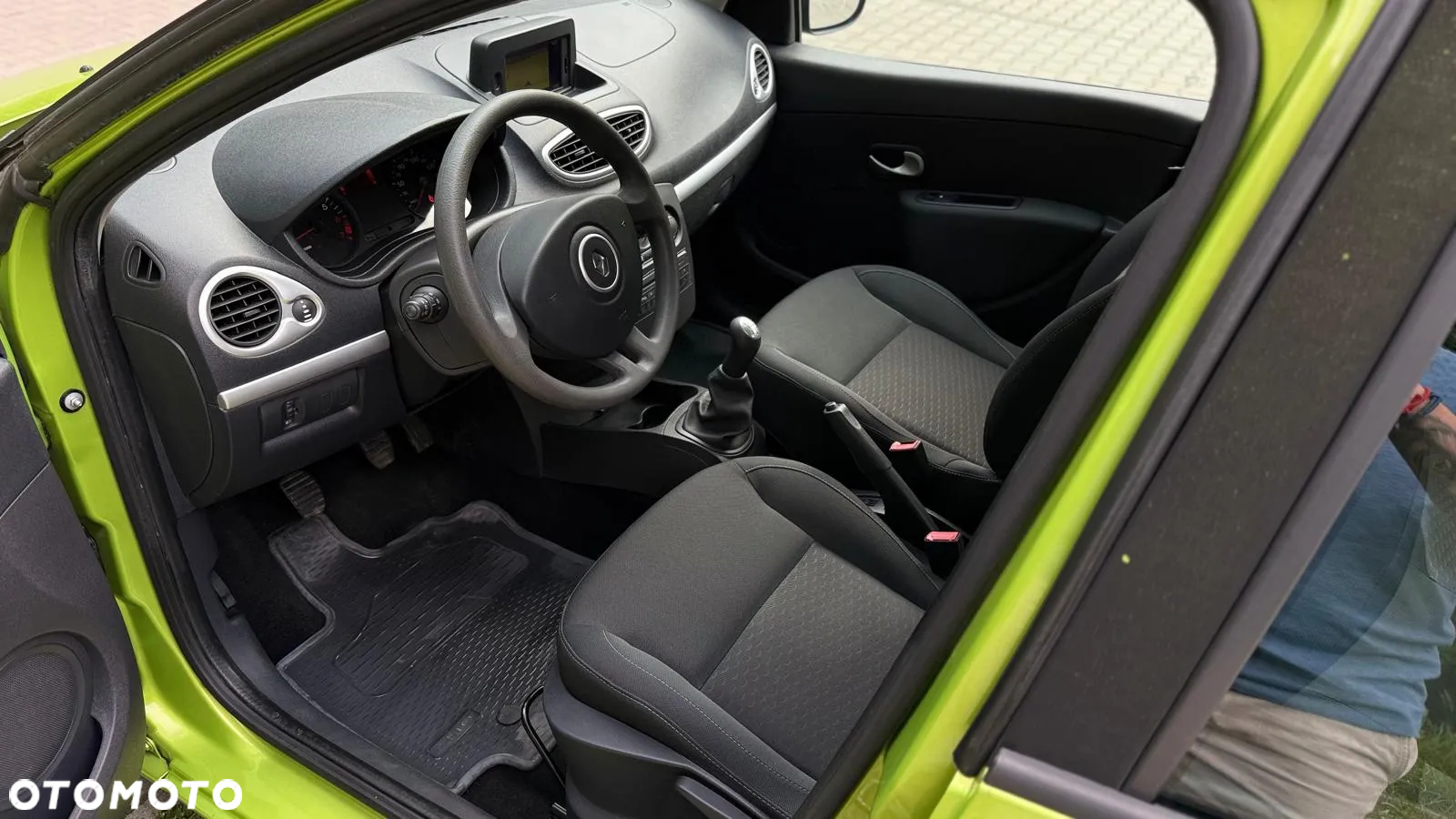 Renault Clio 1.2 16V Alize - 19