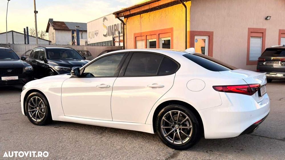 Alfa Romeo Giulia - 5