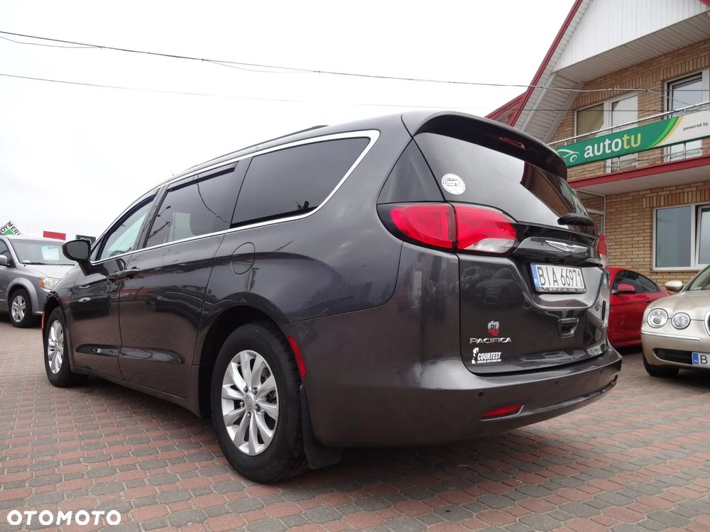 Chrysler Pacifica - 4