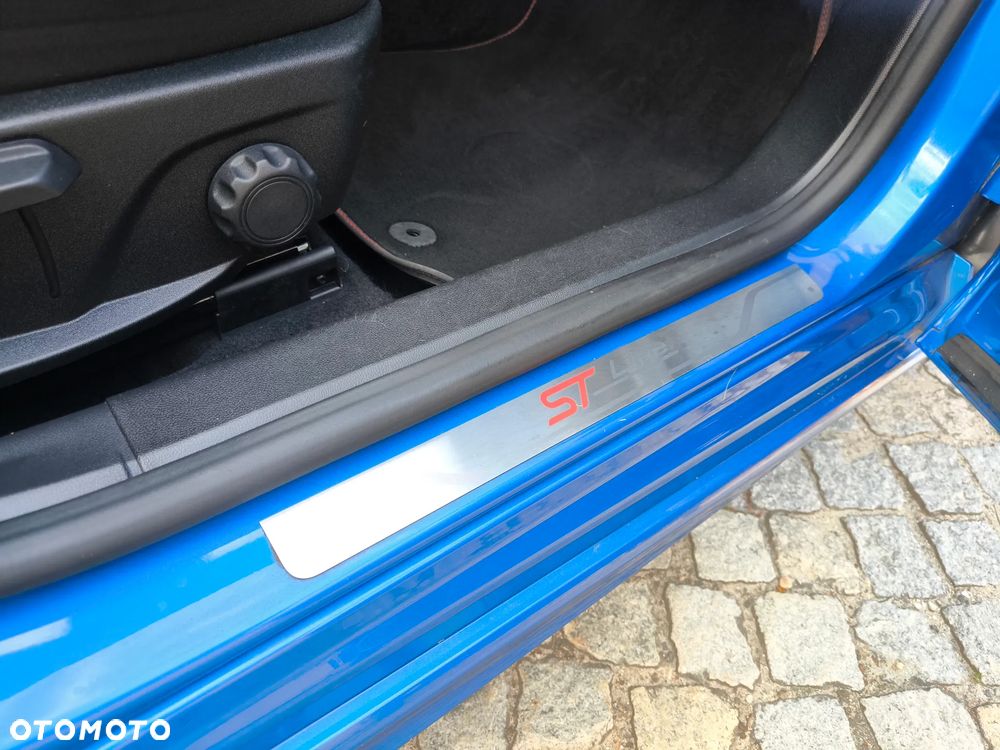 Ford Focus 1.5 EcoBoost ST-Line X - 20