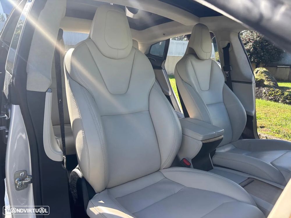 Tesla Model S 75D - 10