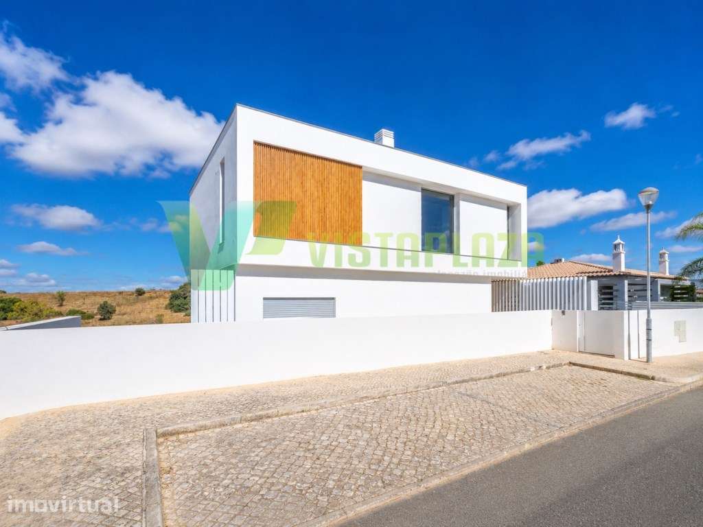 Moradia nova T3 + 1 em Estômbar, com piscina de água salgada, acaba... - Grande imagem: 2/50