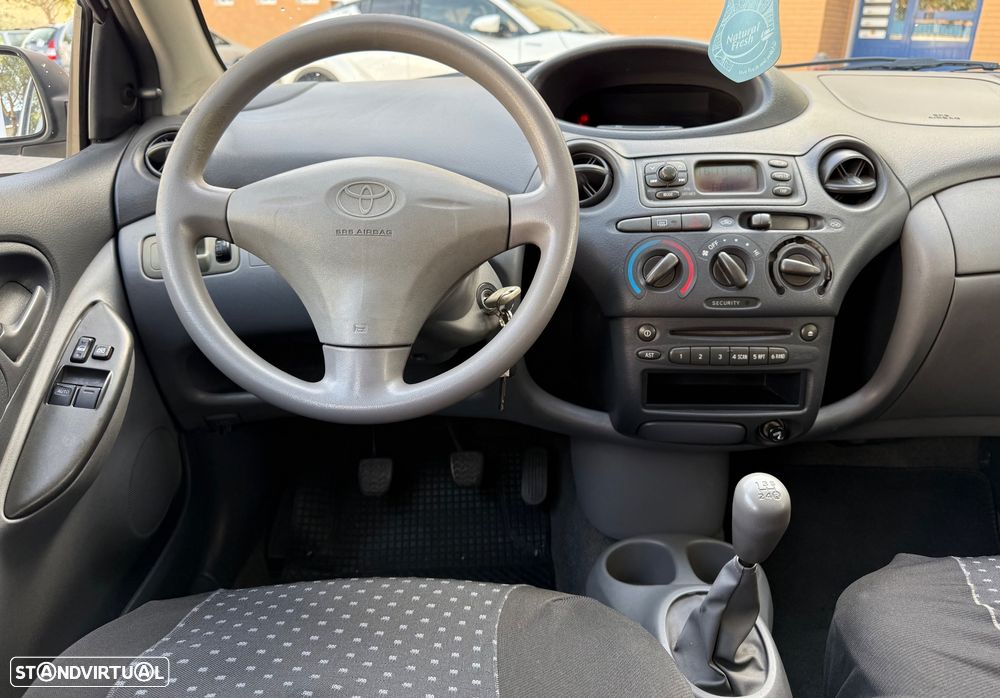 Toyota Yaris 1.0 Sol - 16