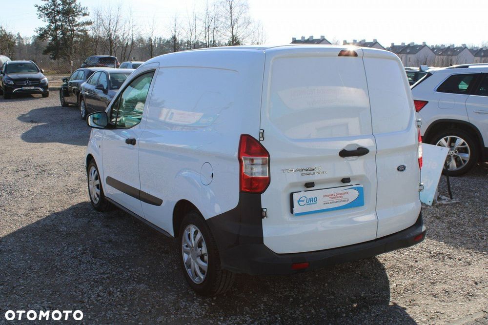 Ford Transit Courier - 9