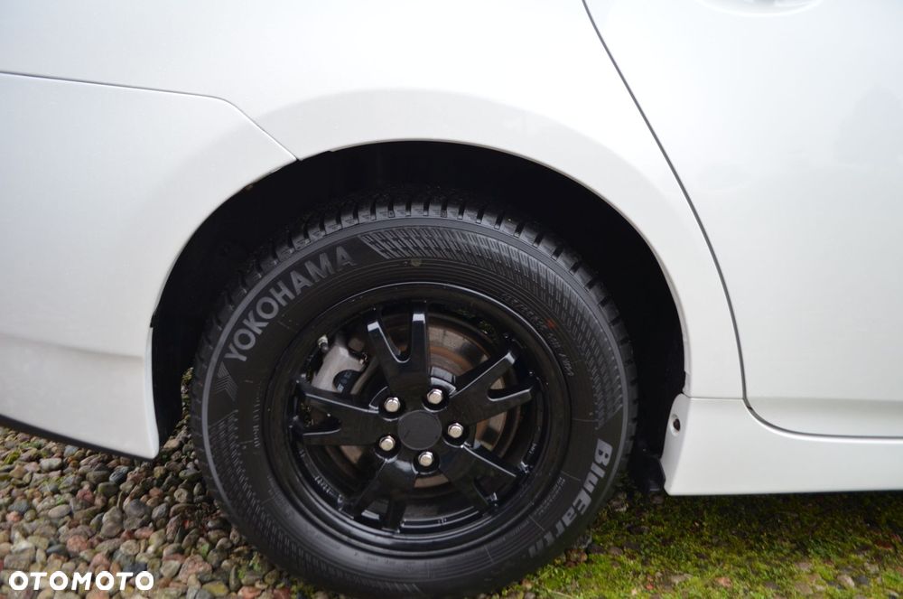 Toyota Prius (Hybrid) - 10