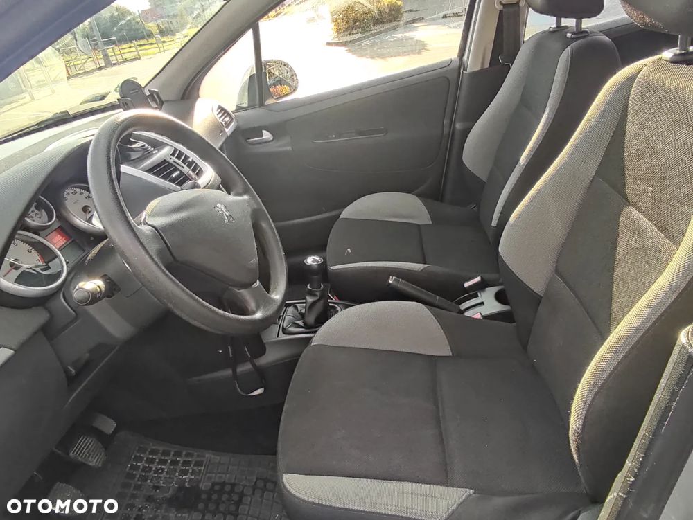 Peugeot 207 - 16