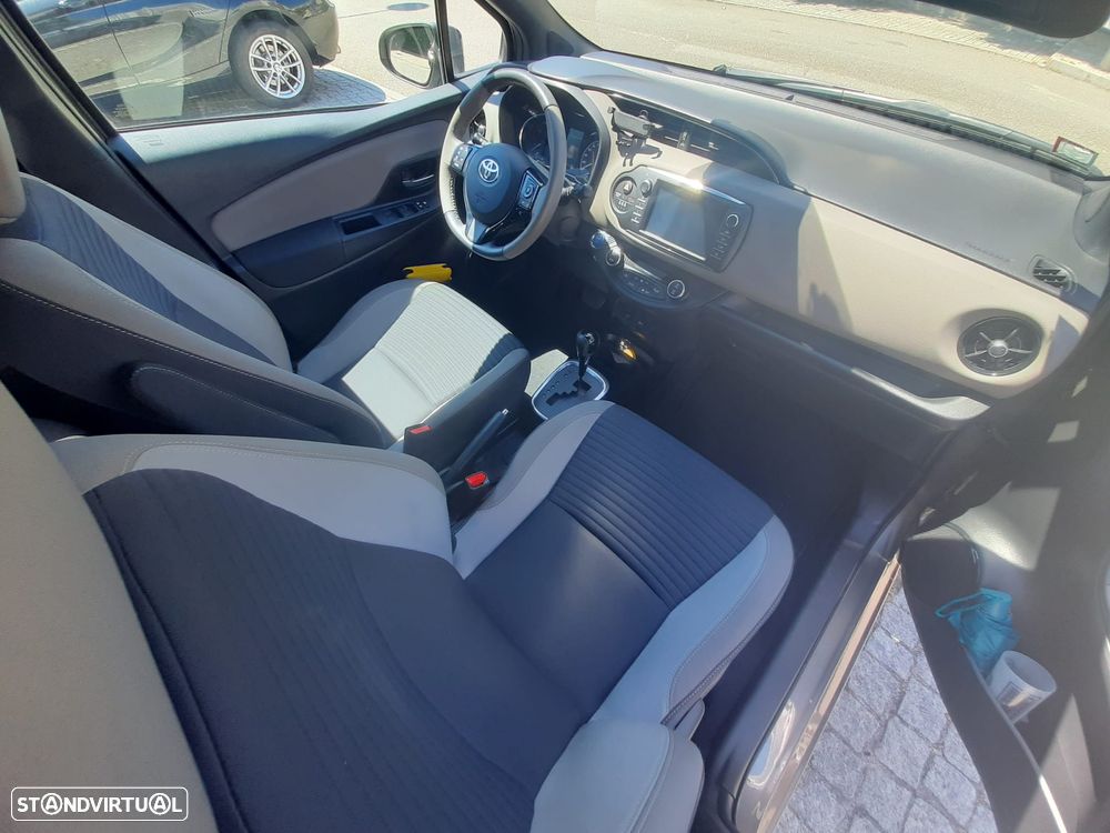 Toyota Yaris 1.5 HSD Square Collec.Grey - 3