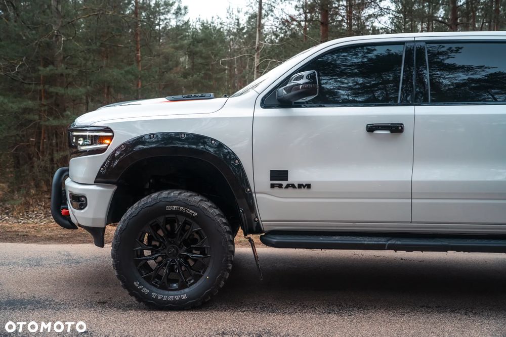 RAM 1500 Crew Cab Shortbed Bighorn - 36