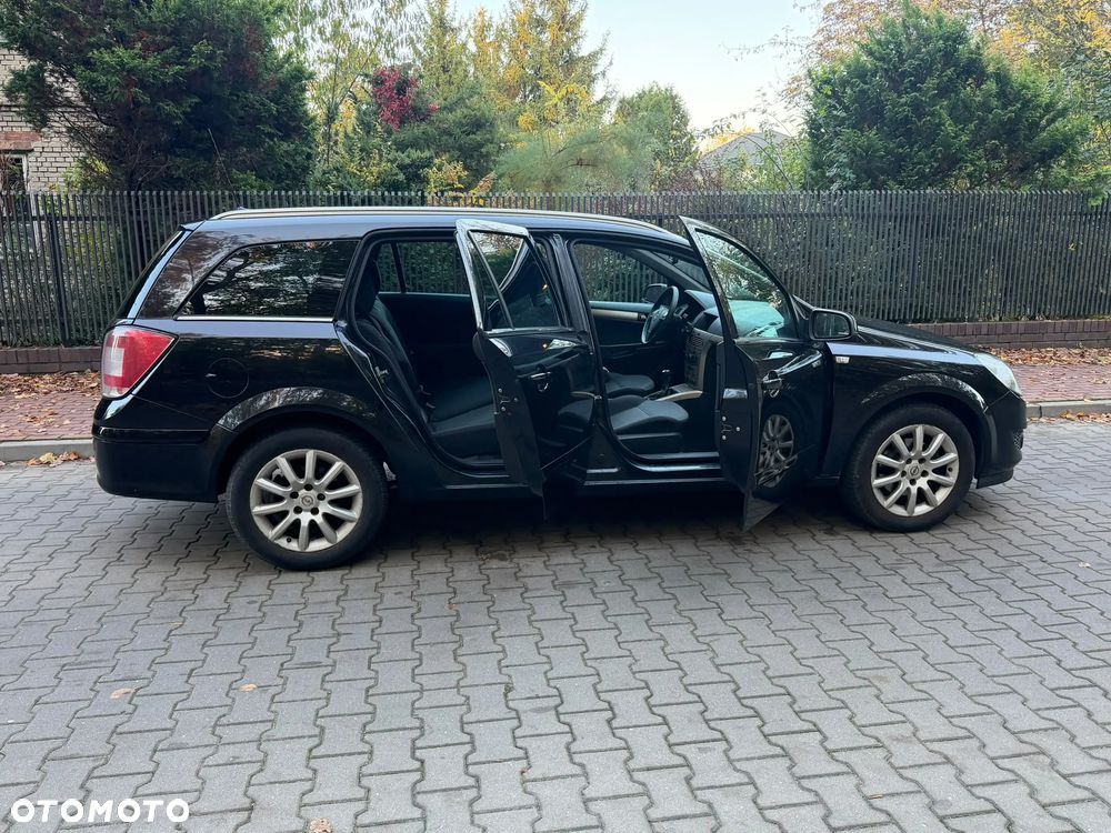 Opel Astra 1.6 NAVI - 28