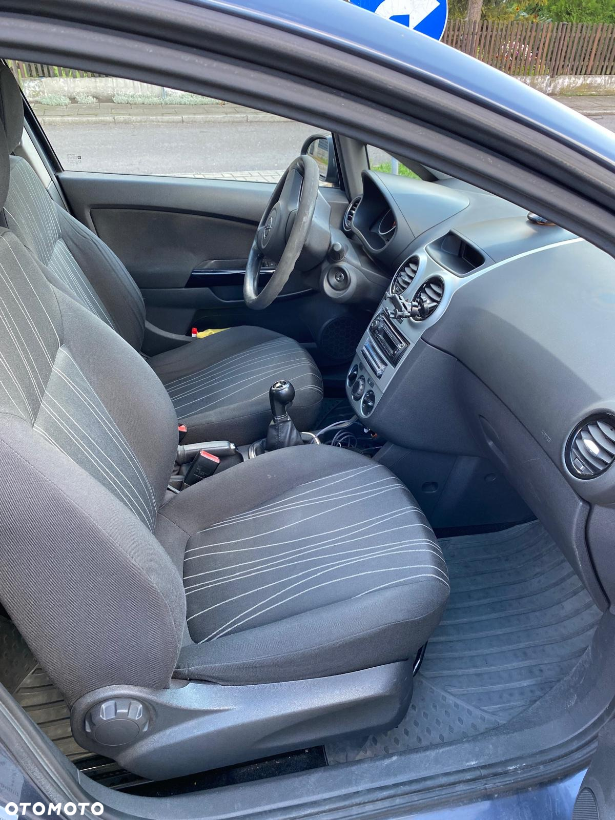 Opel Corsa 1.2 16V Essentia - 4