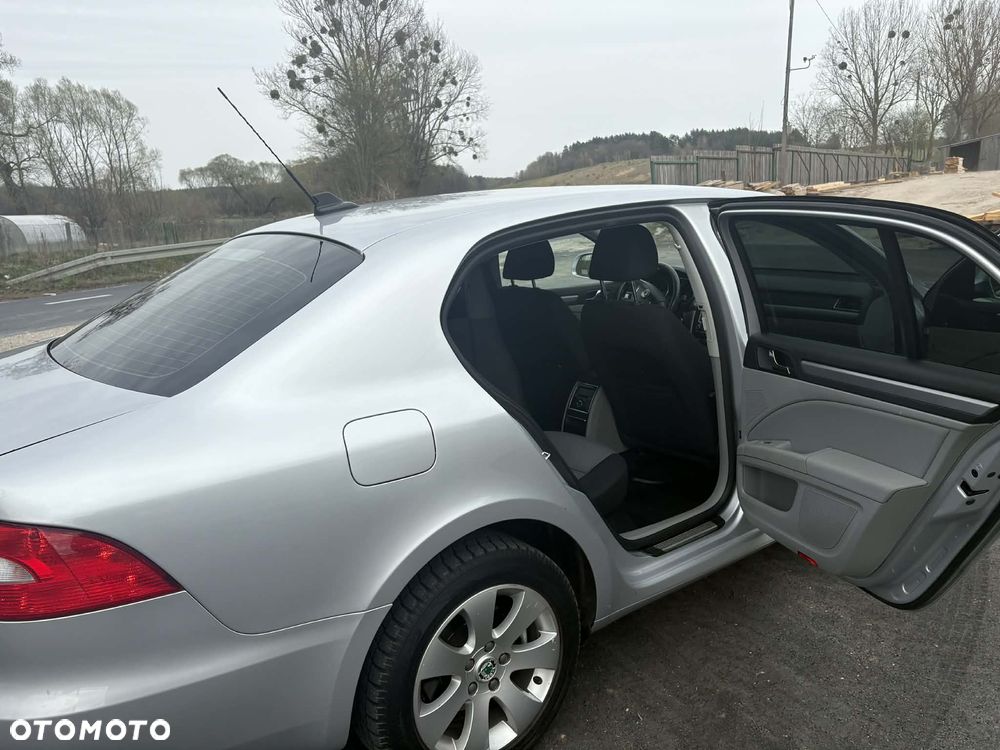 Skoda Superb 2.0 TDI Ambition DSG - 9