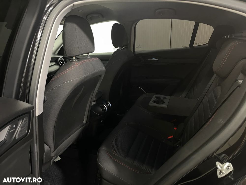 Alfa Romeo Stelvio 2.2 16V AT8 - 12