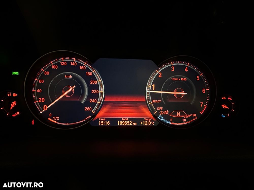 BMW Seria 3 320i Aut. Luxury Line - 34