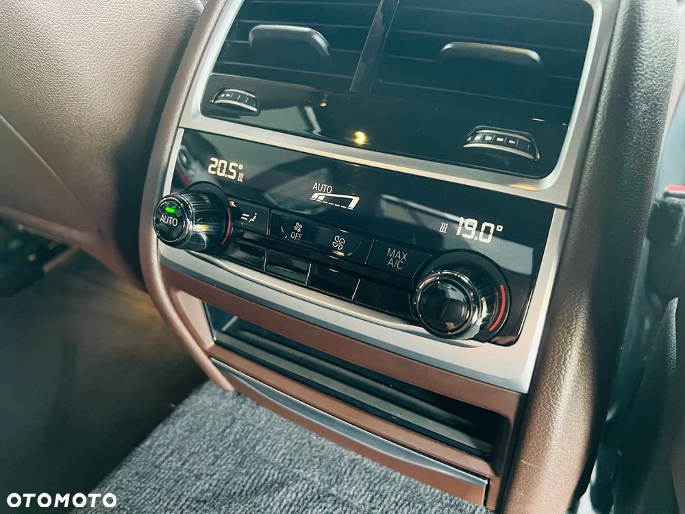 BMW Seria 7 740Li - 28