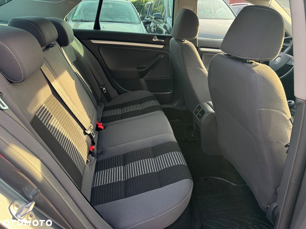 Volkswagen Jetta - 20
