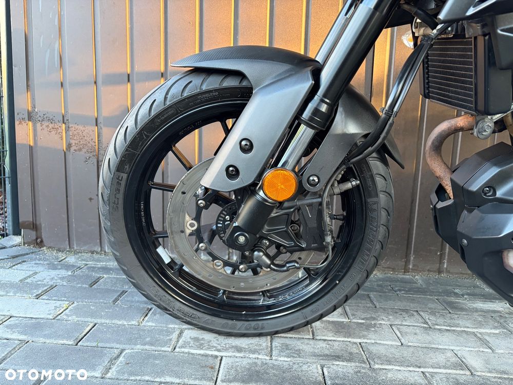 Yamaha MT - 24