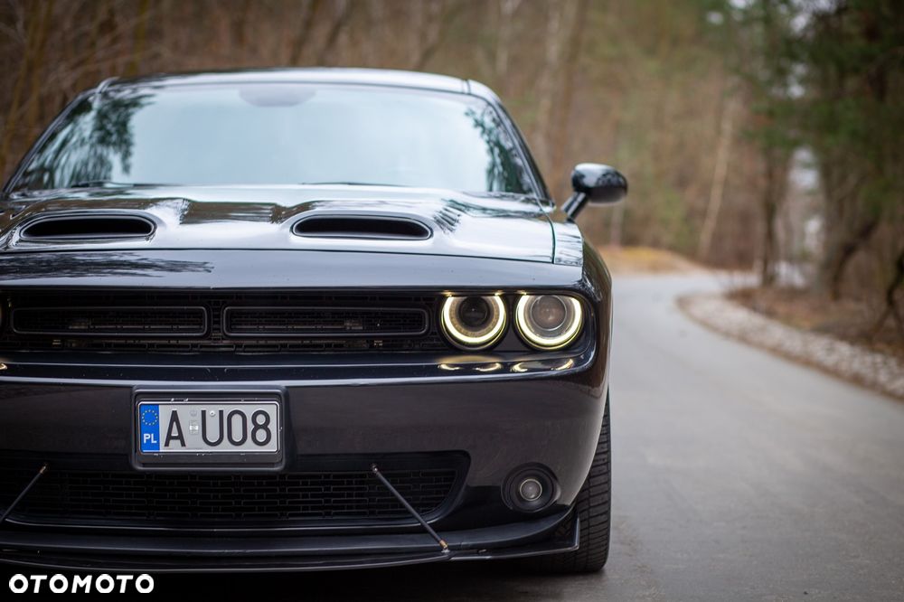 Dodge Challenger - 13