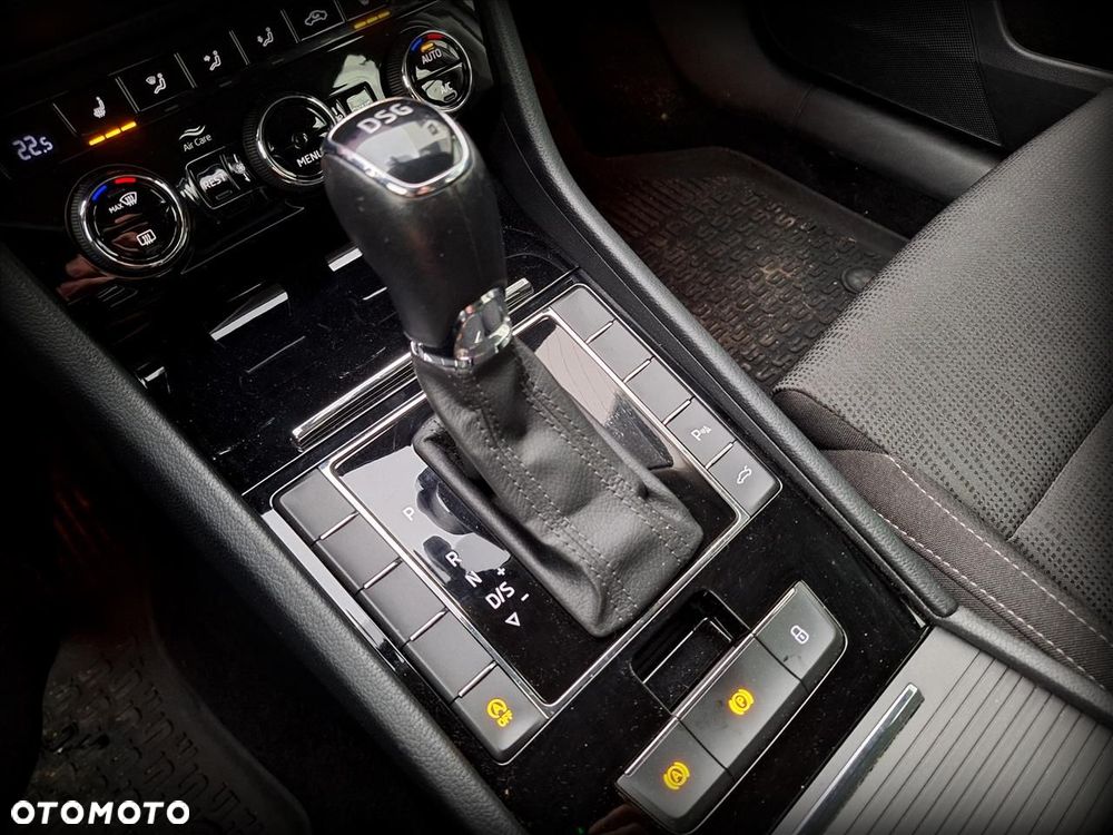 Skoda Superb 2.0 TDI Style DSG - 23