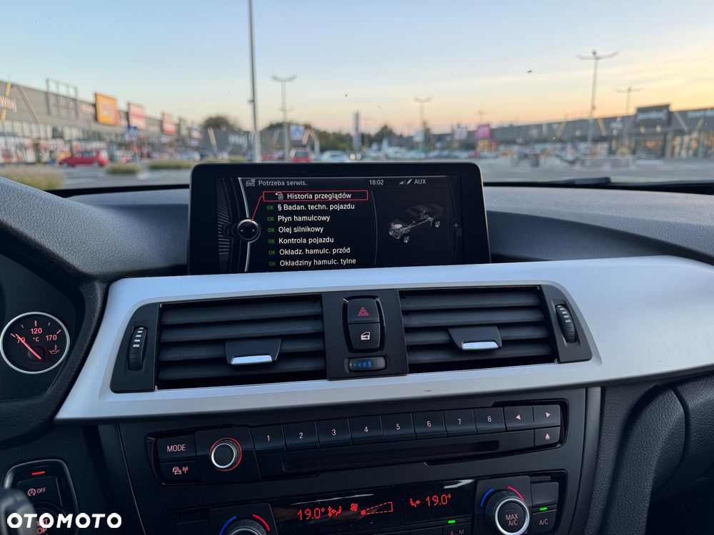 BMW Seria 3 320i - 29