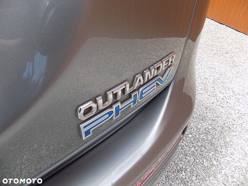 Mitsubishi Outlander 2.0 4WD Top - 30