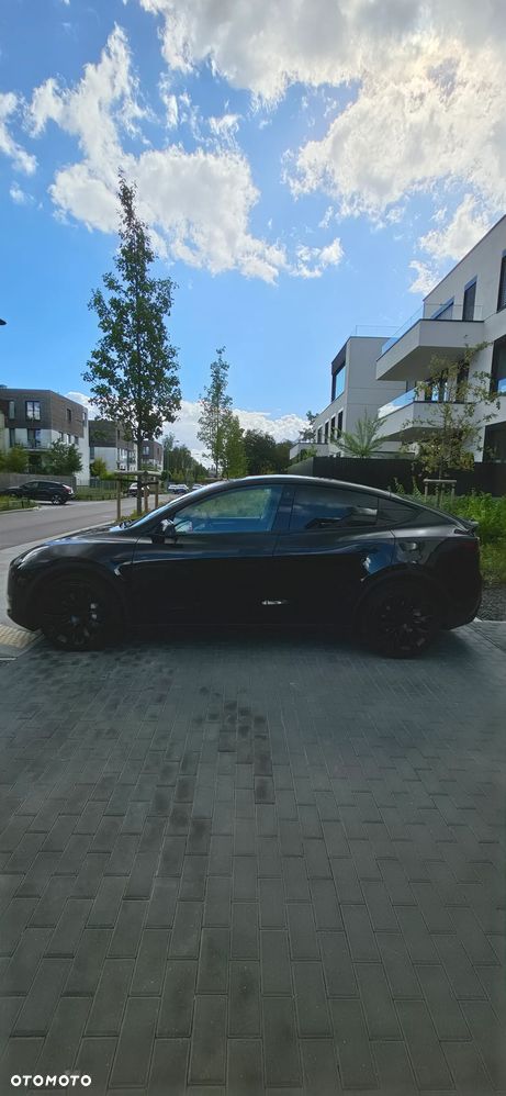 Tesla Model Y - 6