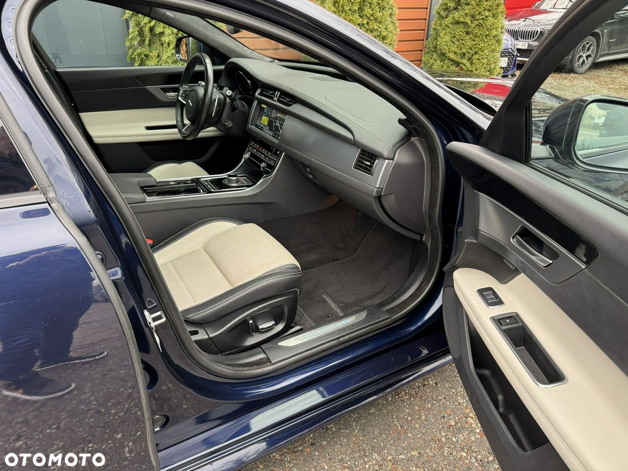 Jaguar XF 2.0 i4D AWD R-Sport - 24